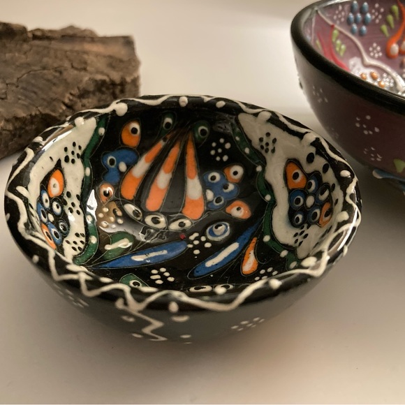 Two small patterned ceramic bowls - great condition! - Picture 2 of 3